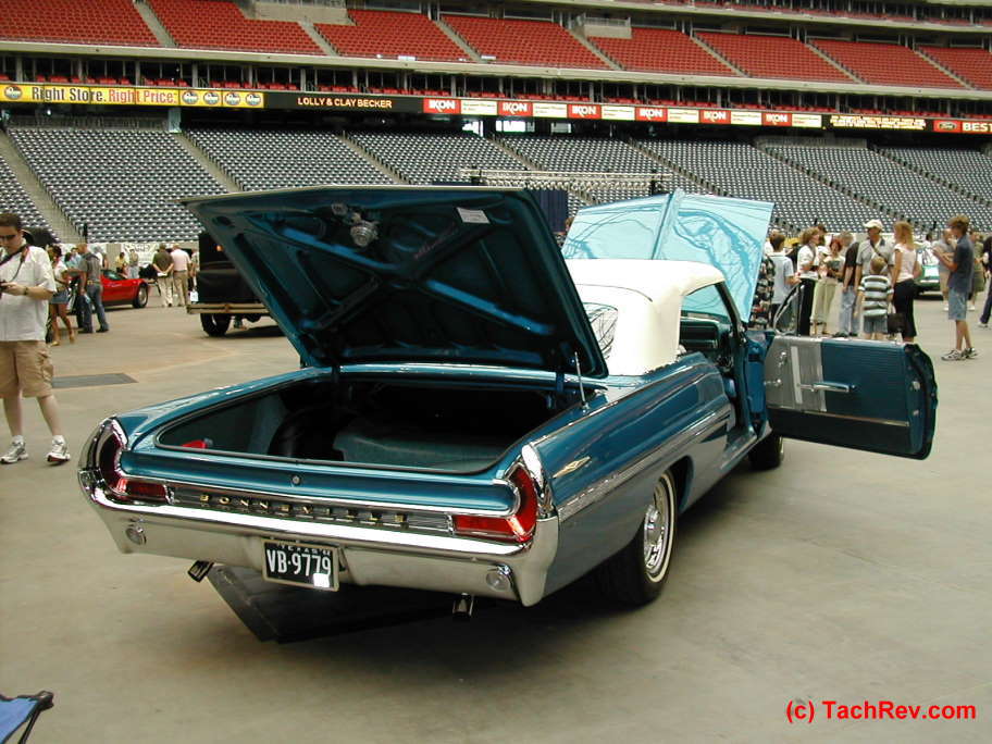1962 Pontiac Bonneville Convertible rear 
