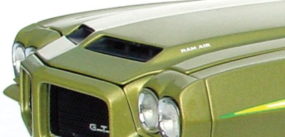 Another interesting note is that the GMP model is made with a automatic console and shifter instead of the 4 speed as Glens' GTO is equipped. It was indicated to Glen by GMP that this was due to licening issues with General Motors. Regardless - it's a GREAT MODEL!