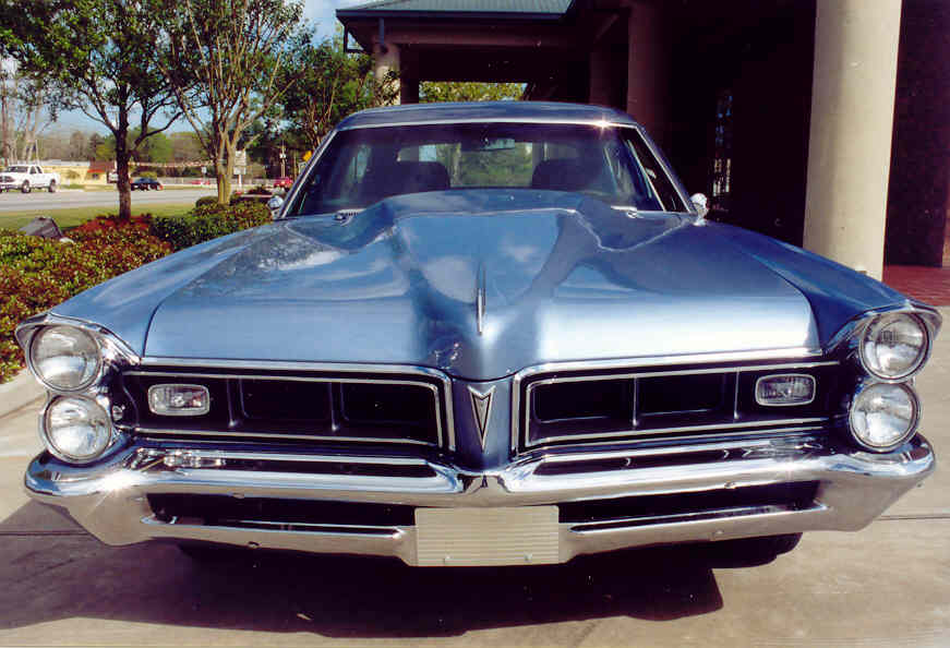 Head on view of Vince's 1965 Bonneville Superior Embassy Limousine (Yes - that is a Grand Prix grill and lights, and whatta about 'da bump in 'da hood!!??)